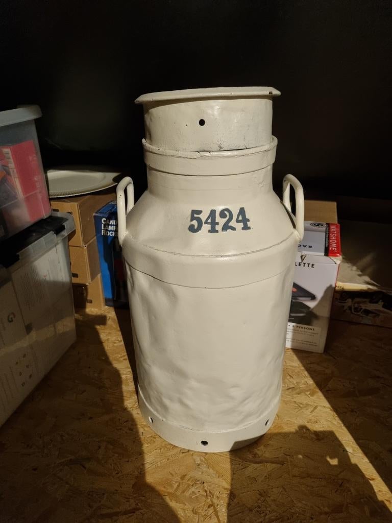 Oude melkbus met nummer 5424, Ophalen