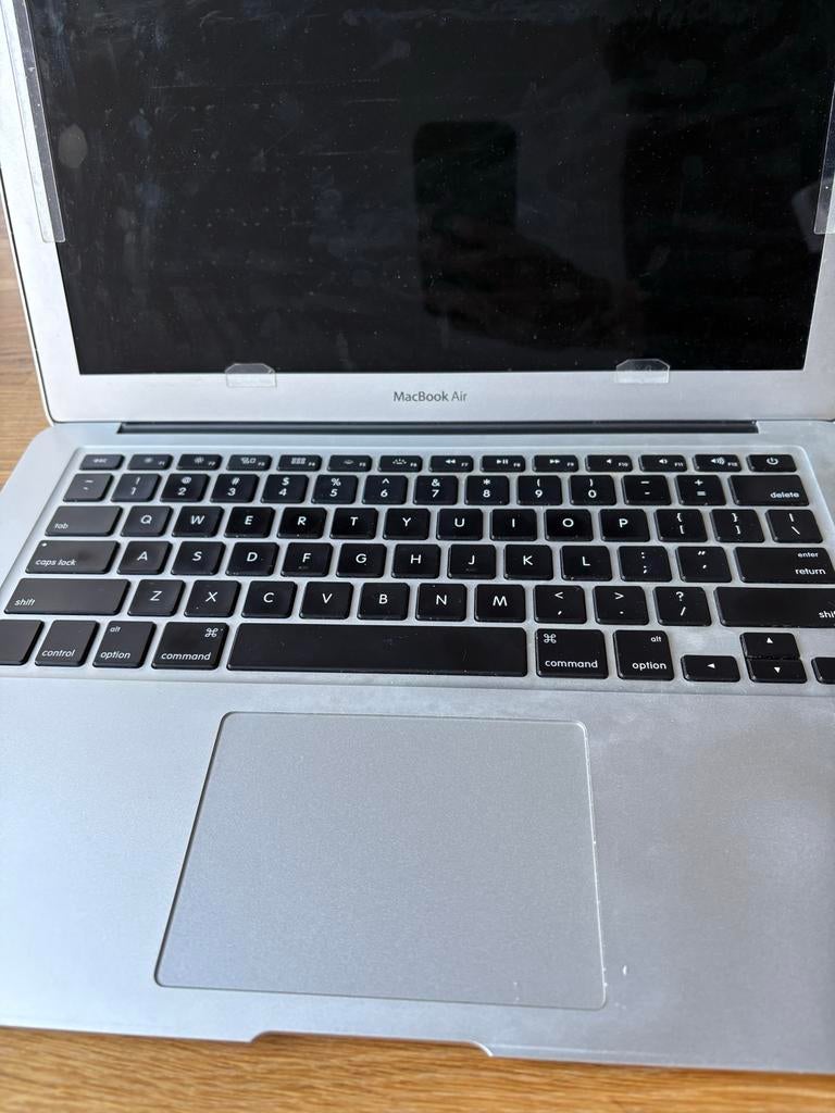MacBook Air 13 inch - NOT WORKING, Computers en Software, Apple Macbooks, Ophalen, Minder dan 4 GB, Qwerty, 13 inch