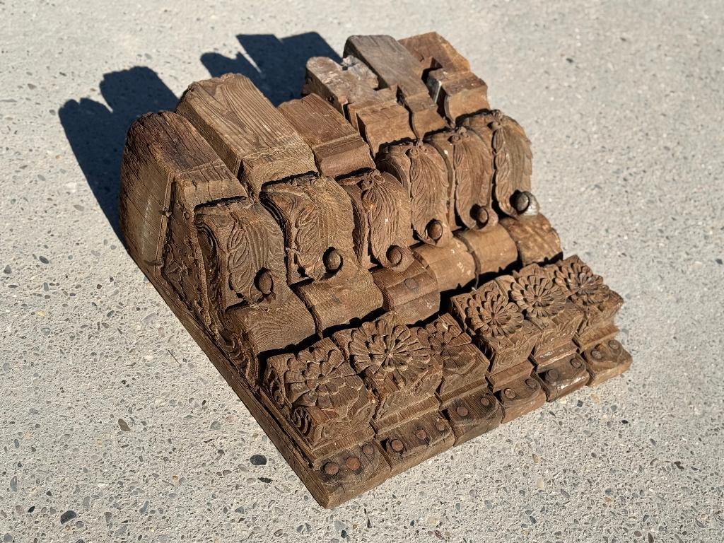 6 antieke houten ornamenten met houtsnijwerk., Ophalen