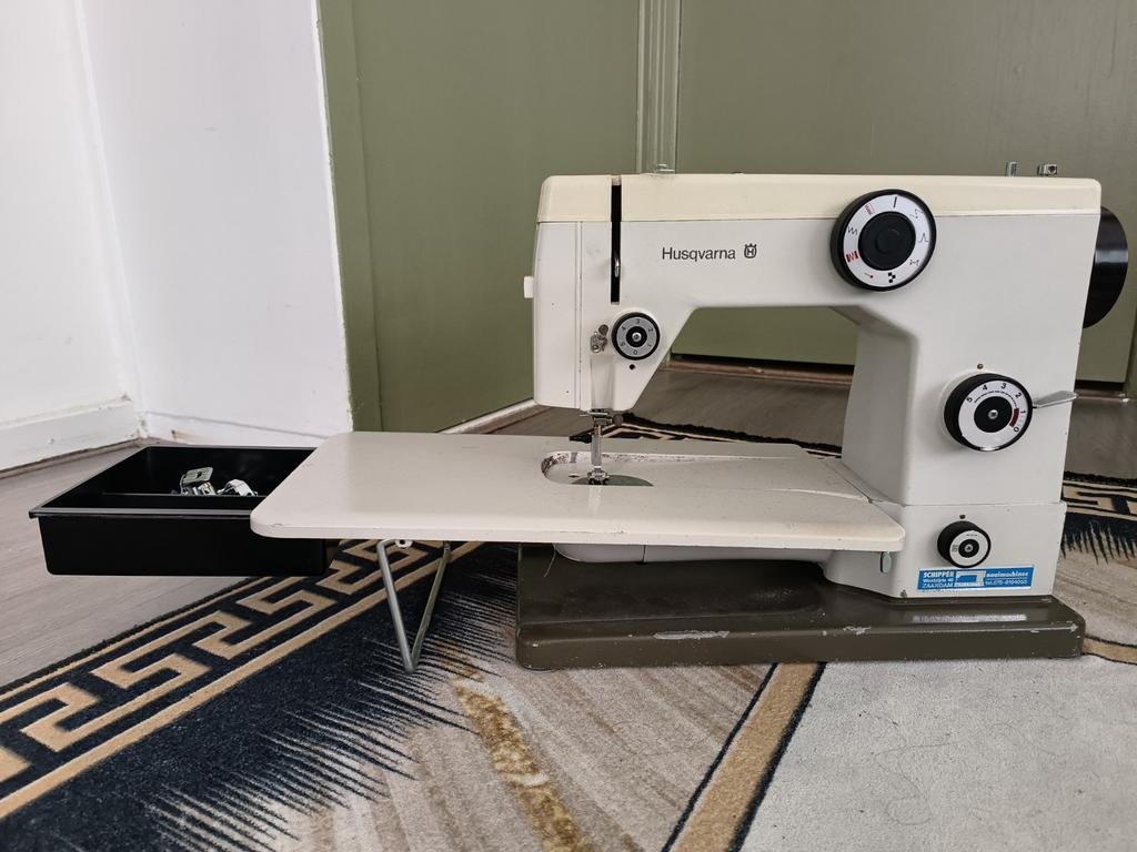 Husqvarna Naaimachine met accessoires, Hobby en Vrije tijd, Naaimachines en Toebehoren, Ophalen of Verzenden
