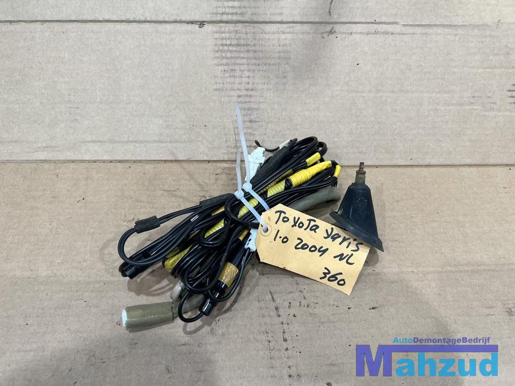 TOYOTA YARIS P1 antenne voet + kabel 1999-2005, Info@toyota.co.jp, Gebruikt, Toyota Motor Corporation, Toyota