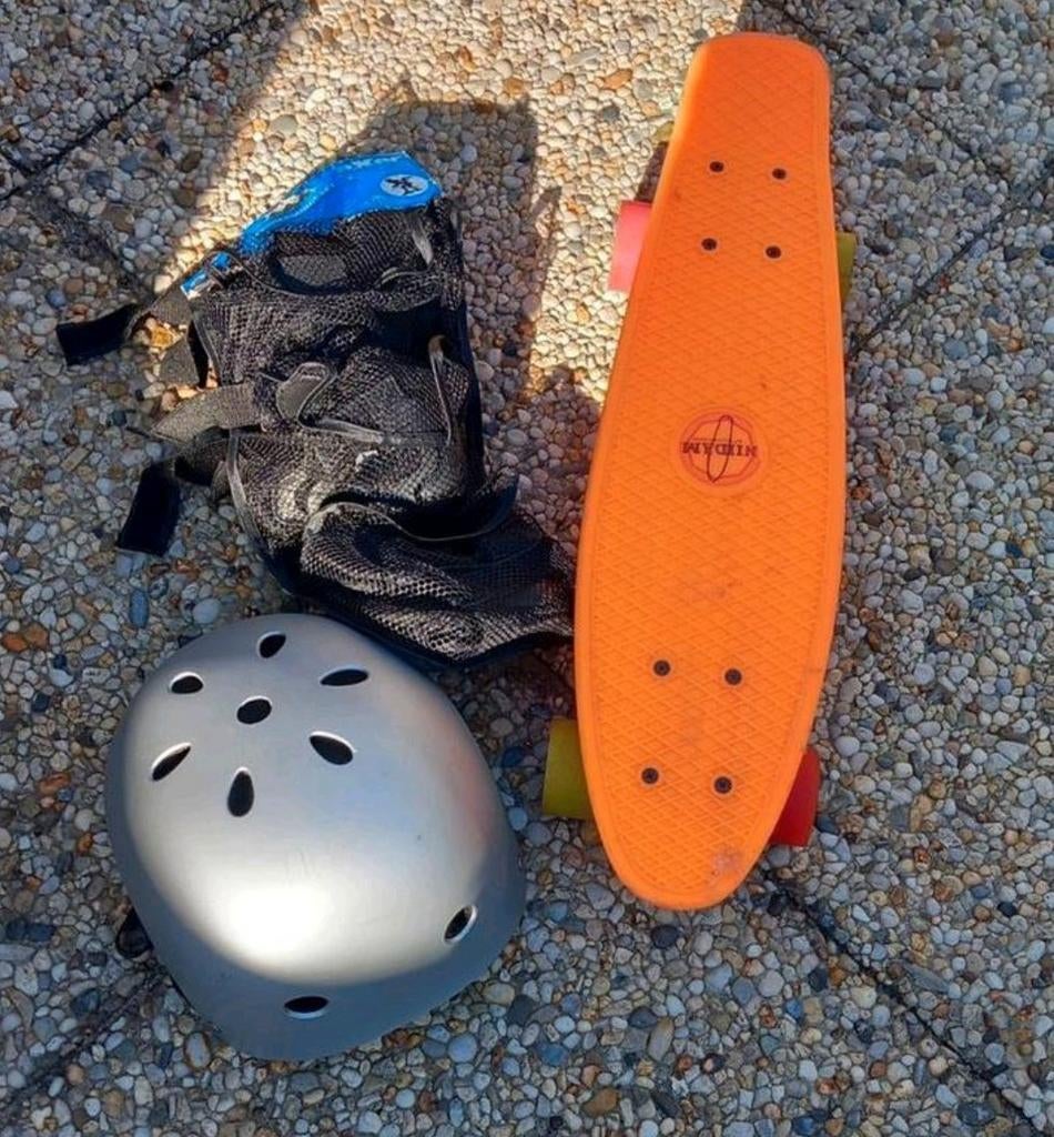 Zgan nijdam skateboard en beschermset
Helm is al verkocht!, Sport en Fitness, Skateboarden, Ophalen of Verzenden, Zo goed als nieuw