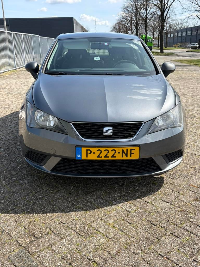 Seat Ibiza 1.2 70pk 2013 Grijs, Auto's, Voorwielaandrijving, 31 €/maand, 1198 cc, Ibiza