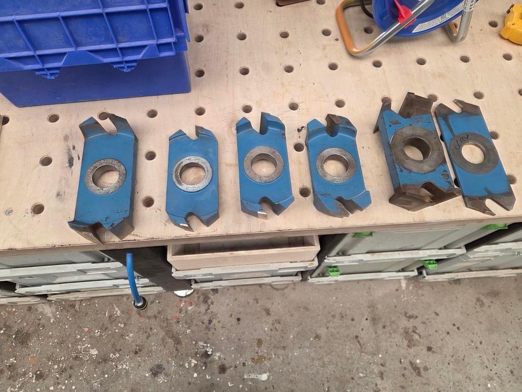 Pennenbank  Freesblokken en Freeskoppen,Tafelfrees,  leitz, Ophalen of Verzenden, Gebruikt, Overige soorten, Onbekend