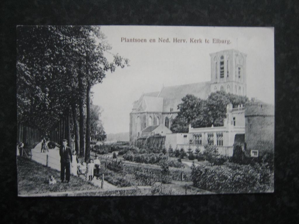 ELBURG Plantsoen en N.H. kerk, Verzamelen, Ansichtkaarten | Nederland, Ophalen of Verzenden, Voor 1920, Gelderland