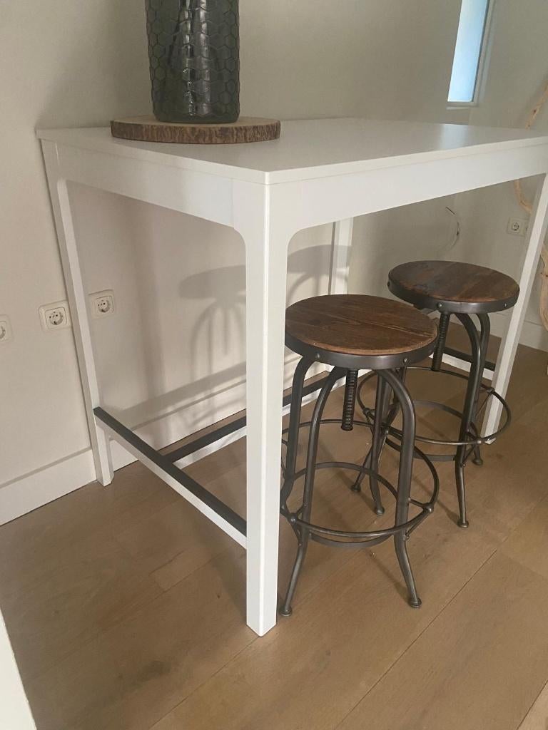 tafel en 2 barkrukken, Ophalen, 60 tot 90 cm, Zo goed als nieuw, In hoogte verstelbaar