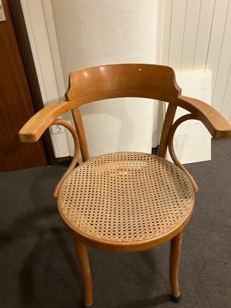 Originele Thonet stoel met webbing zitting, Antiek en Kunst, Antiek | Meubels | Stoelen en Banken, Ophalen of Verzenden