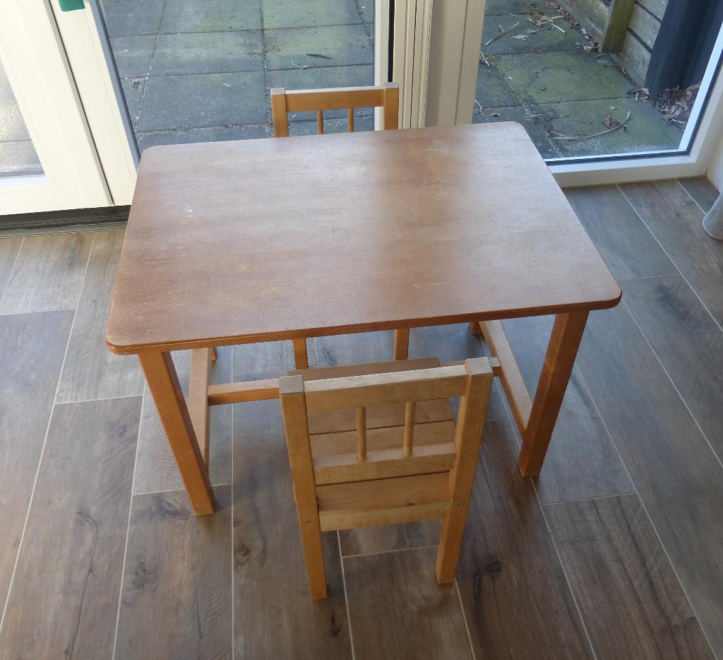 Kindertafel (hout) met 2 stoeltjes, Ophalen, Gebruikt, Tafel(s) en Stoel(en)