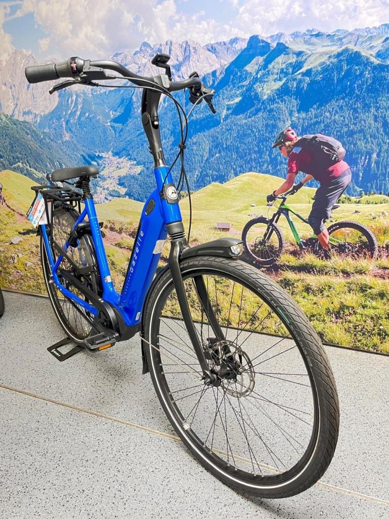 GAZELLE Grenoble HMB Dames Tropical Blue Glans 53cm 2025, -, - 0
-, NL, Nieuw, 51 tot 55 cm