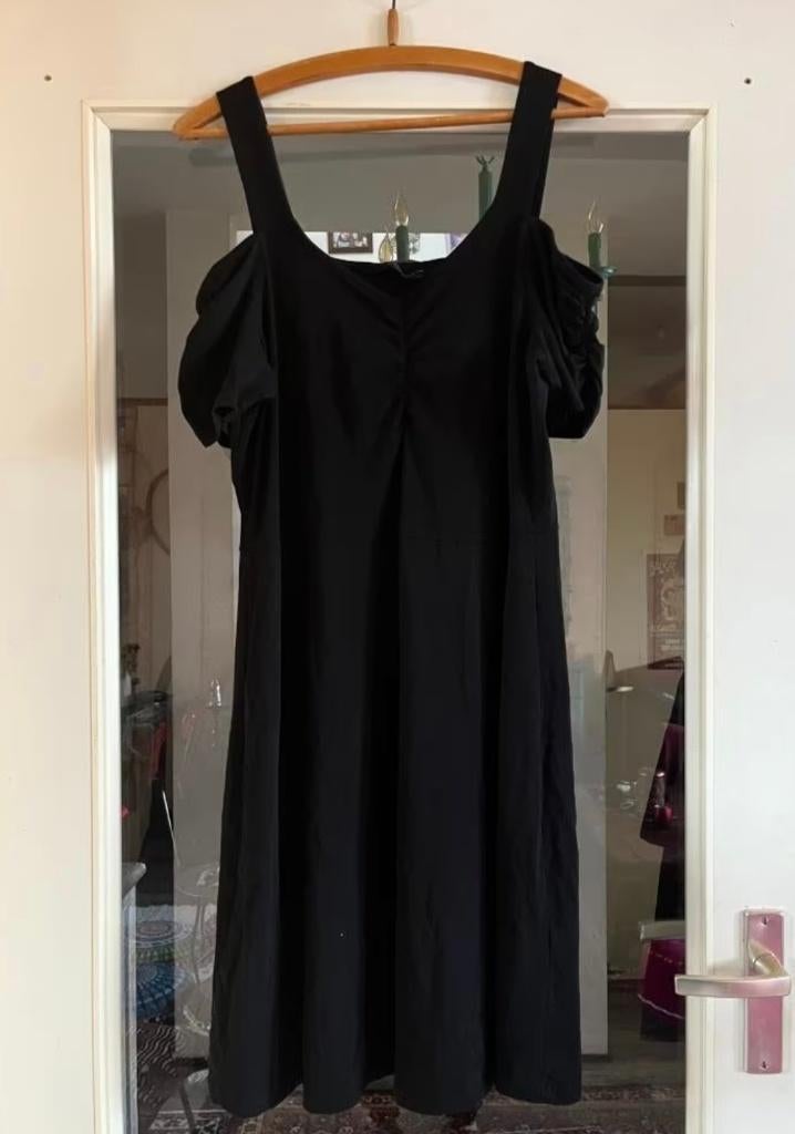 Off shoulder A-line jurkje 44 met gerafelde mouwen nu 21,99€, Kleding | Dames, Zwart, Maat 42/44 (L), Ophalen of Verzenden, Dorothy Perkins