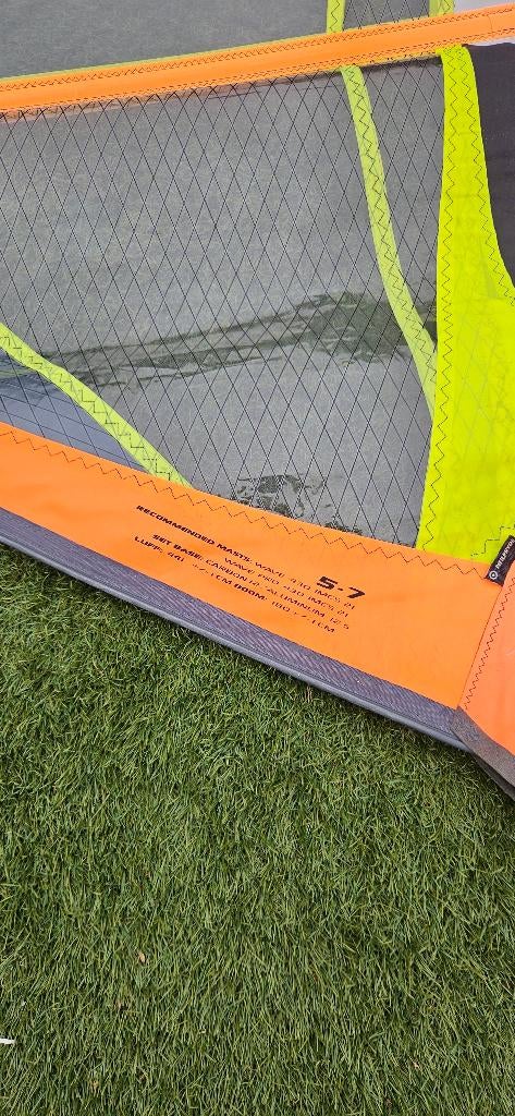Surfzeil Neil Pryde 5.7, Neil Pryde 4.2 en een Arrows 5.0, Ophalen, Zo goed als nieuw, Zeil, 5 tot 7 m²