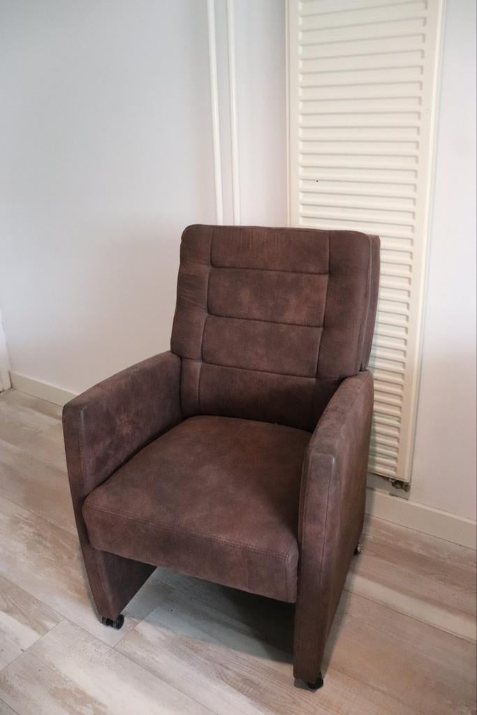 Bruine Fauteuil op Wieltjes, Huis en Inrichting, Fauteuils, Ophalen, Zo goed als nieuw, 75 tot 100 cm, Stof