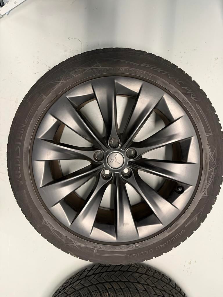 Originele Tesla 20” velgen + winterbanden (4x), Gebruikt, 265 mm, Banden en Velgen, Personenwagen