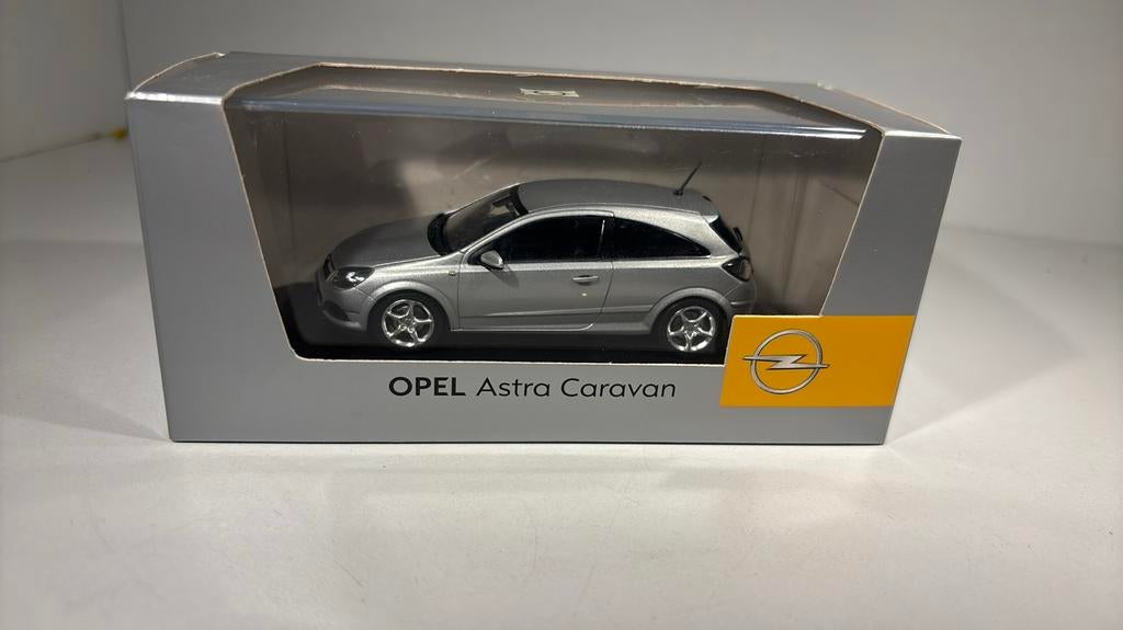 Opel astra gtc zilver minichamps 1.43, Ophalen of Verzenden, A, A, A