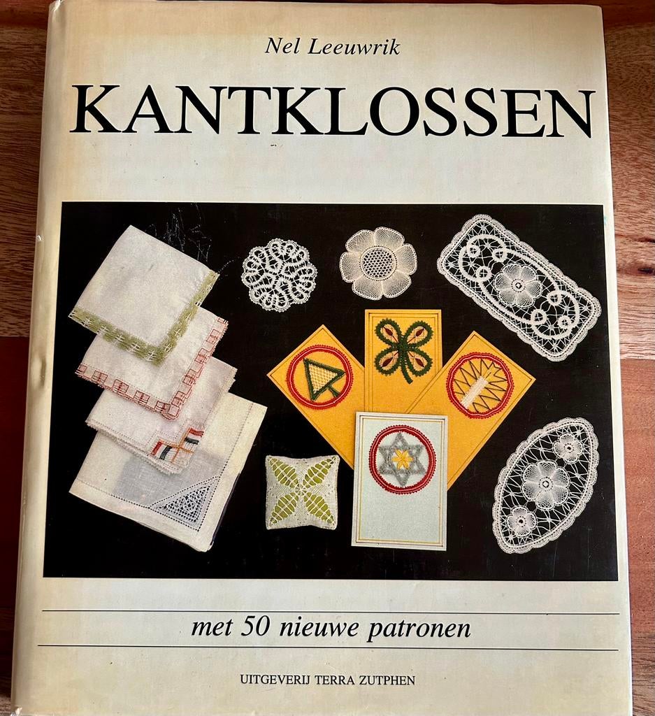 Nel Leeuwrik - Kantklossen - met 50 nieuwe patronen, Hobby en Vrije tijd, Kantklossen, Zo goed als nieuw, Boek of Tijdschrift