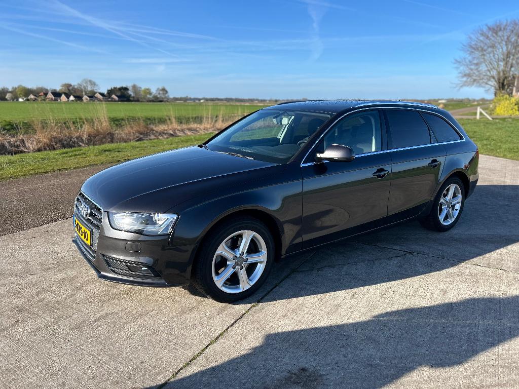 Audi A4 Business Edition 1.8 TFSI Avant Multitr. 2013 Grijs, Stof, Zwart, 4 cilinders, 1505 kg