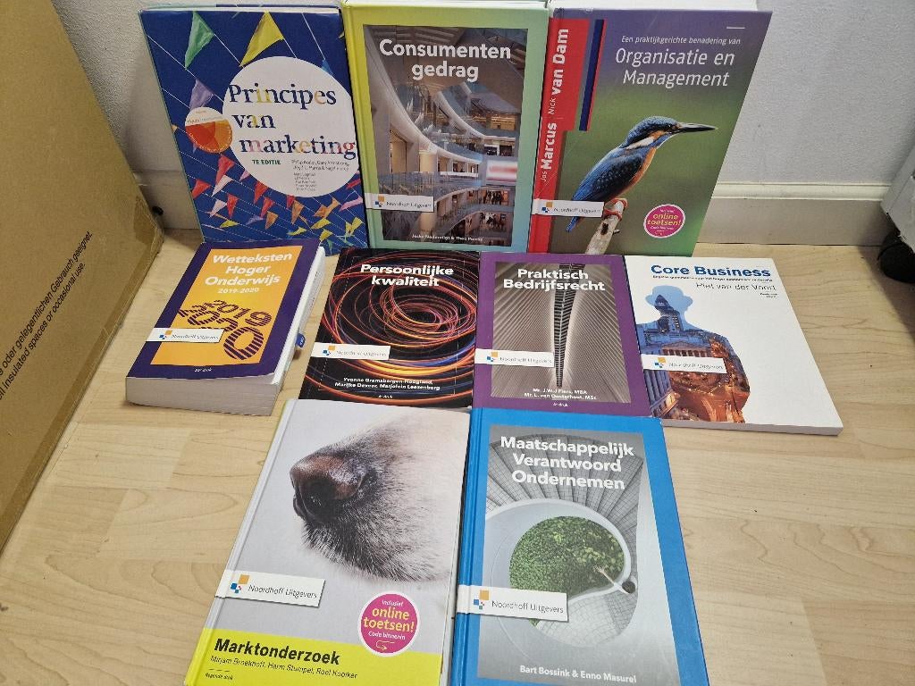 Boeken Commerciele economie, Boeken, Gelezen, Diverse auteurs, Ophalen of Verzenden, Economie en Marketing