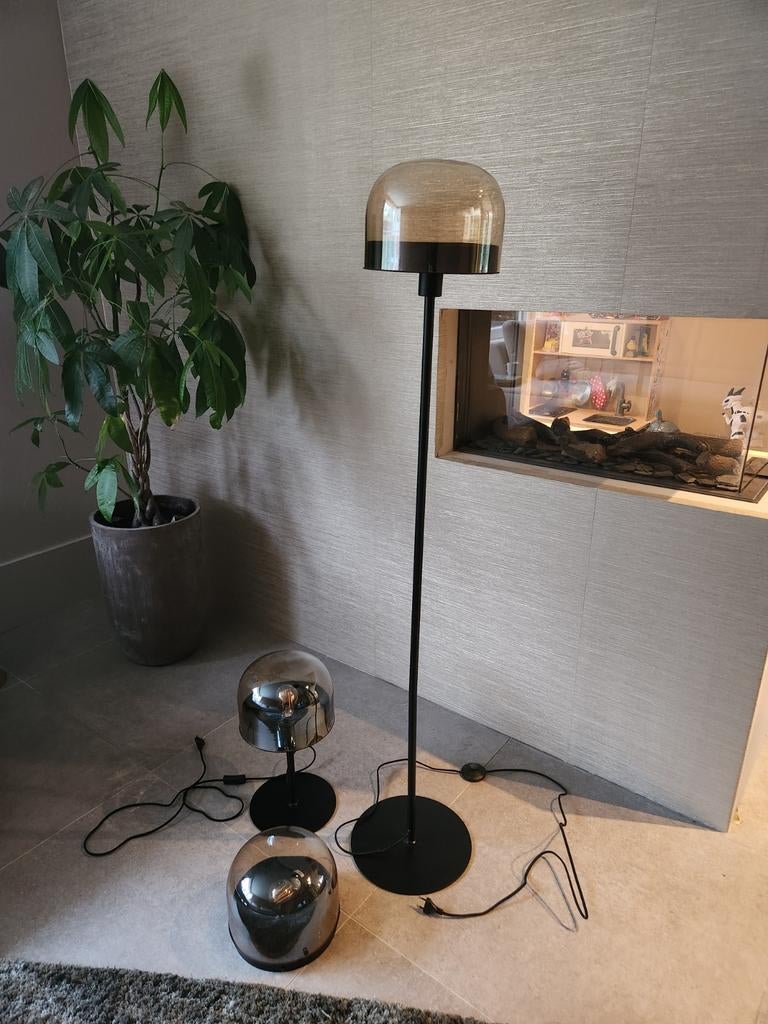 Moderne lampen met rookglas kap - DOPP design, Huis en Inrichting, Lampen | Tafellampen, Zo goed als nieuw, 75 cm of meer, Glas