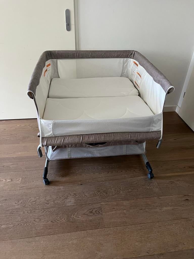 Tweeling wieg met reflux functie en co-sleeping optie, Ophalen, Zo goed als nieuw, Wieg