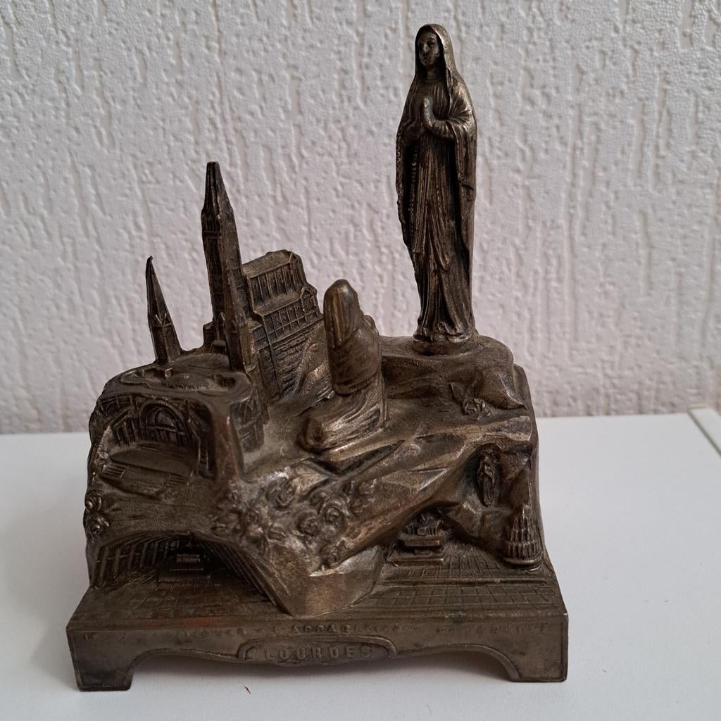 (r) Muziekdoosje Lourdes, Ophalen