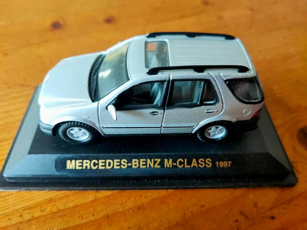 Mercedes -Benz M-Class 1997 1:43 Road Legends, Ophalen of Verzenden, Zo goed als nieuw, Auto, Overige merken
