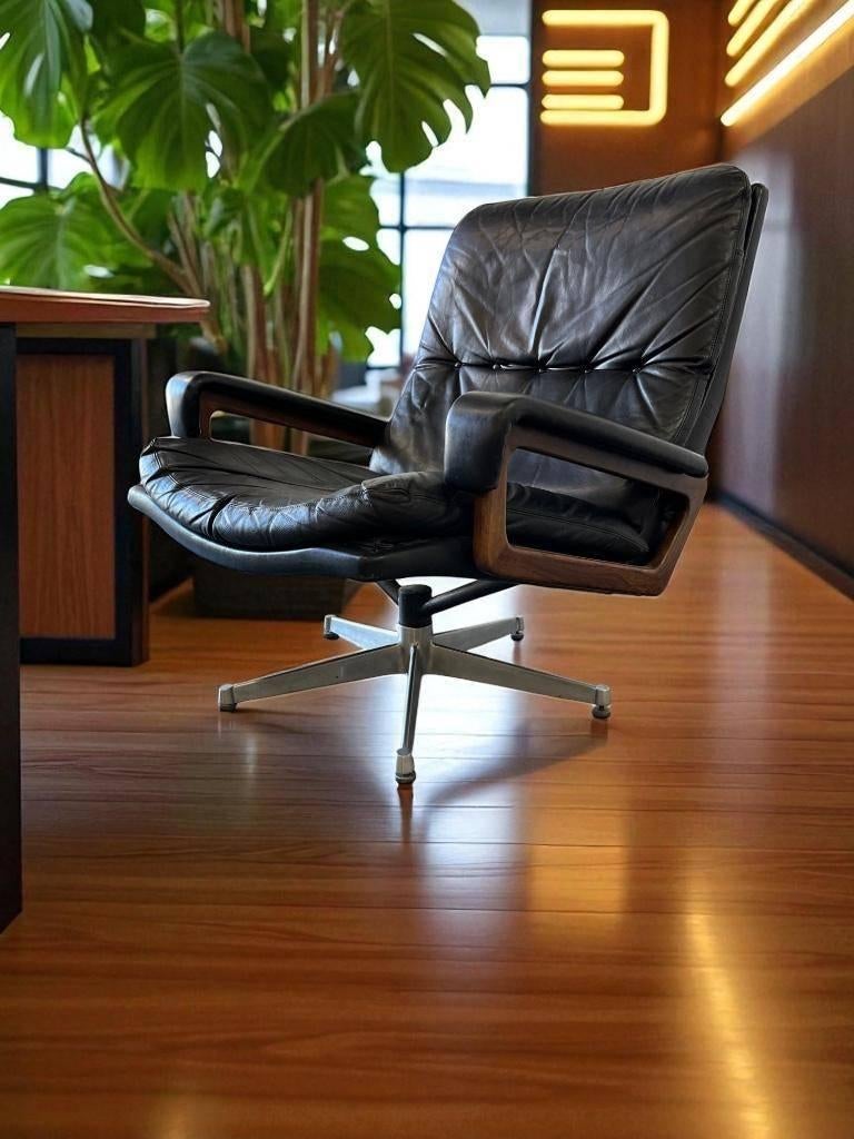 Vintage zwart lederen fauteuil / eenzit Andre vandenbeuck, Ophalen, Gebruikt, Zwart