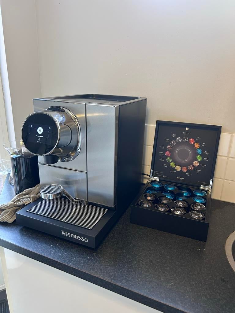 Nespresso Momento koffiemachine met capsules, Witgoed en Apparatuur, Koffiezetapparaten, Ophalen, Koffiemachine, Zo goed als nieuw