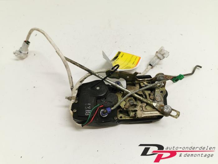 Deurslot Mechaniek 4Deurs links-voor van een Suzuki Baleno