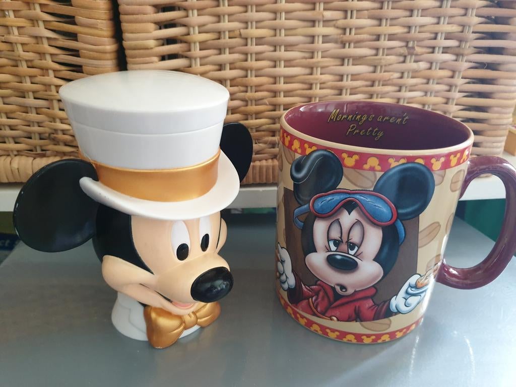Mickey Mouse beeldje en mok - Disney verzamelobjecten, Ophalen of Verzenden, Mickey Mouse, Zo goed als nieuw, Servies