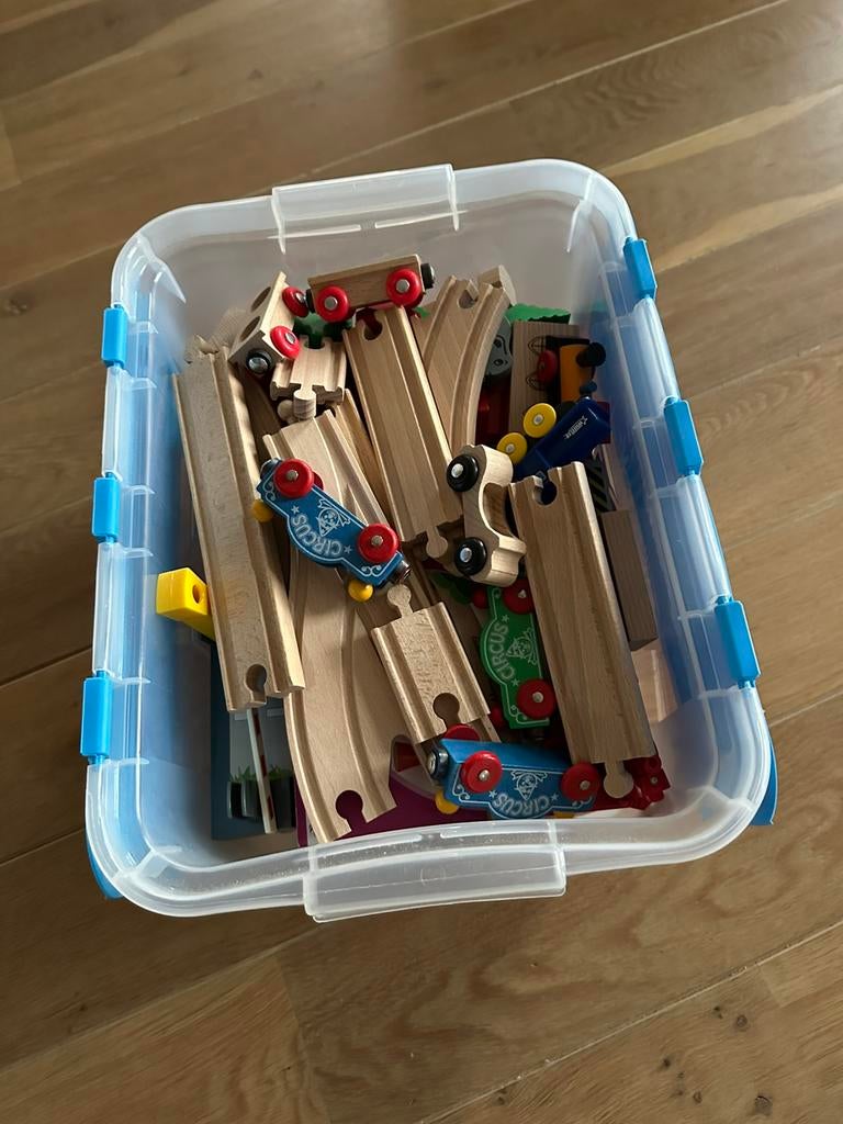 Eichhorn treinsets in plastic opbergbak, Kinderen en Baby's, Speelgoed | Houten speelgoed, Zo goed als nieuw, Overige typen, Ophalen