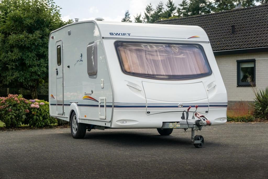 Caravan Swift Toscane 410, Caravans en Kamperen, Frans bed, Treinzit, Swift, Luifel