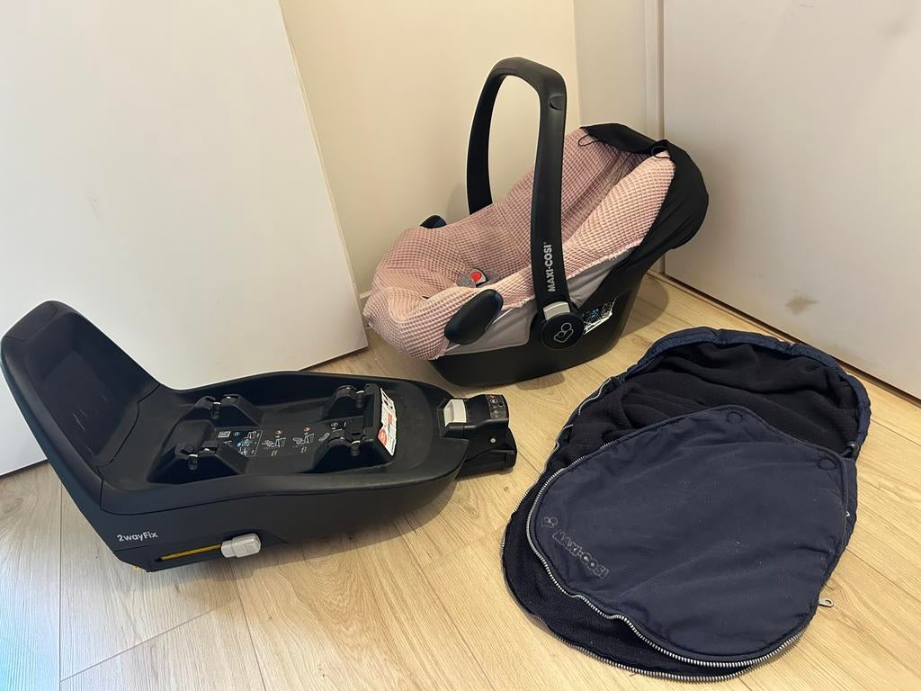 Maxi cosi set met 2wayfix isofix houder en voetenzak, Gebruikt, Ophalen of Verzenden, Isofix, 0 t/m 13 kg