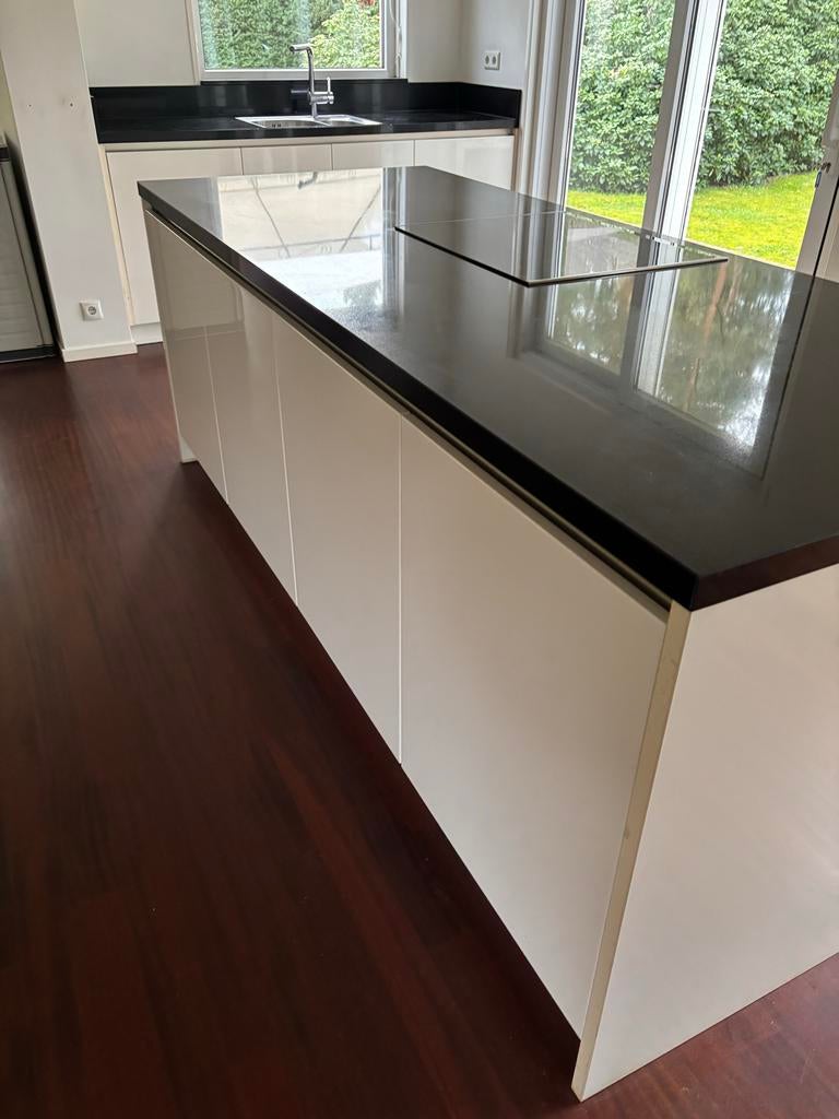 Keukeneiland met Siemens apparatuur en Miele vaatwasser, Gebruikt, Overige materialen, Wit, Overige typen