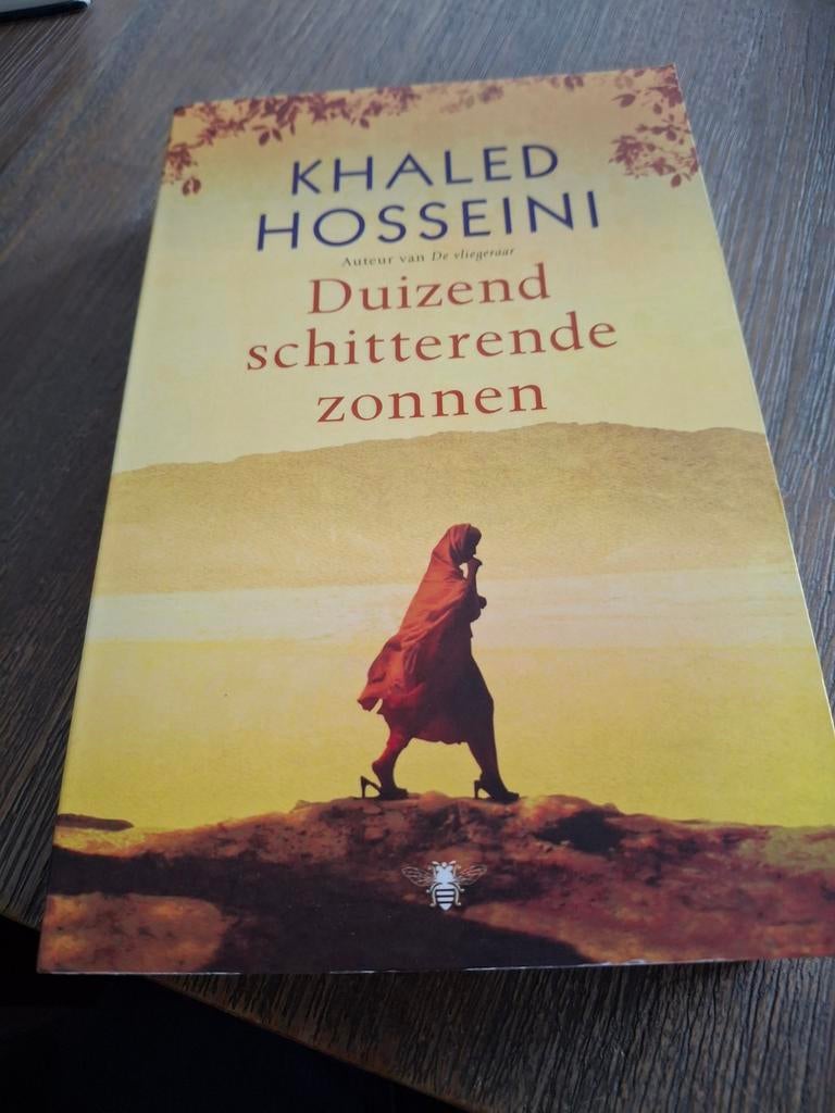 Duizend schitterende zonnen - Khaled Hosseini, Ophalen of Verzenden, Gelezen