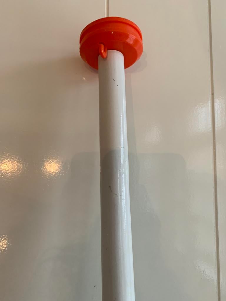 Vlaggenstok 2 stuks: wit met oranje knop, Ophalen, Gebruikt