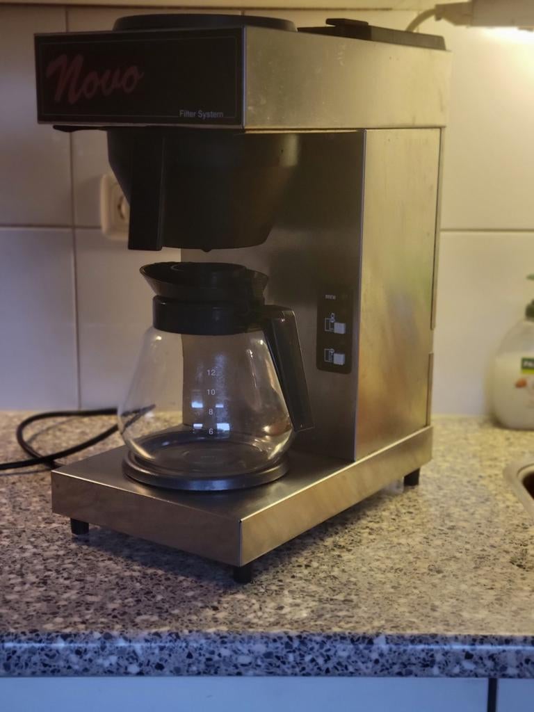 Bravilor Novo Koffiezetapparaat - Filter Systeem, Gebruikt, 10 kopjes of meer, Koffiemachine, Gemalen koffie