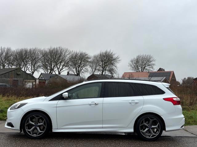 Ford Focus Wagon 2.0 EcoBoost ST-2 (250 PK!) ECC Audio/CD Na, Euro 5, Gebruikt, 4 cilinders, Wit