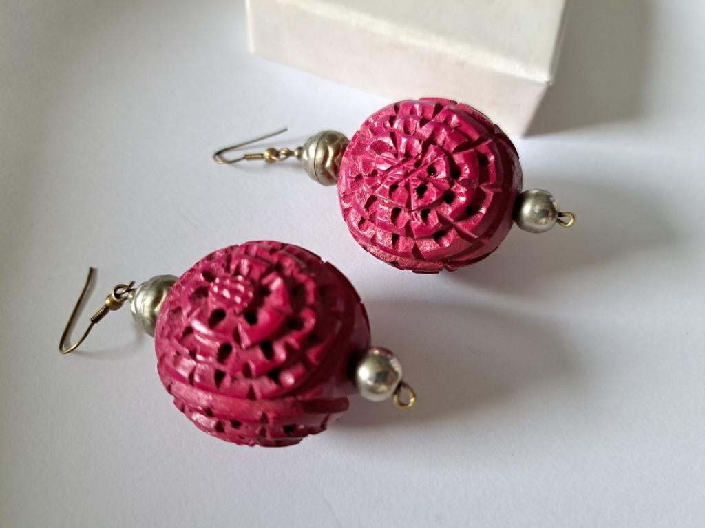 Oude grote bollen oorbellen, Verzenden, Overige materialen