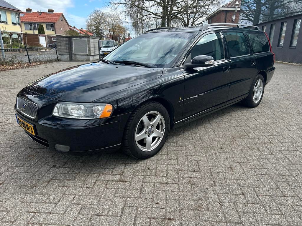 Volvo V70 2.4 D5 136KW Geartronic 2007 Zwart, 1800 kg, Zwart, V70, Stationwagon