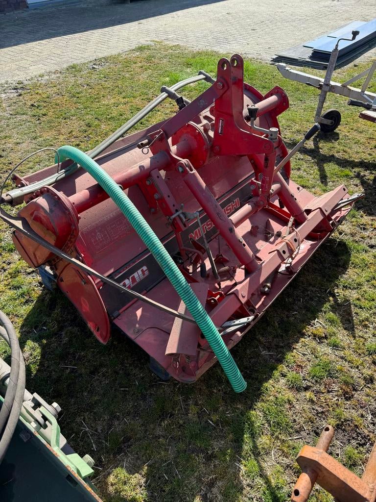 Mitsubishi Grondfrees - Robuust en Betrouwbaar, Ophalen