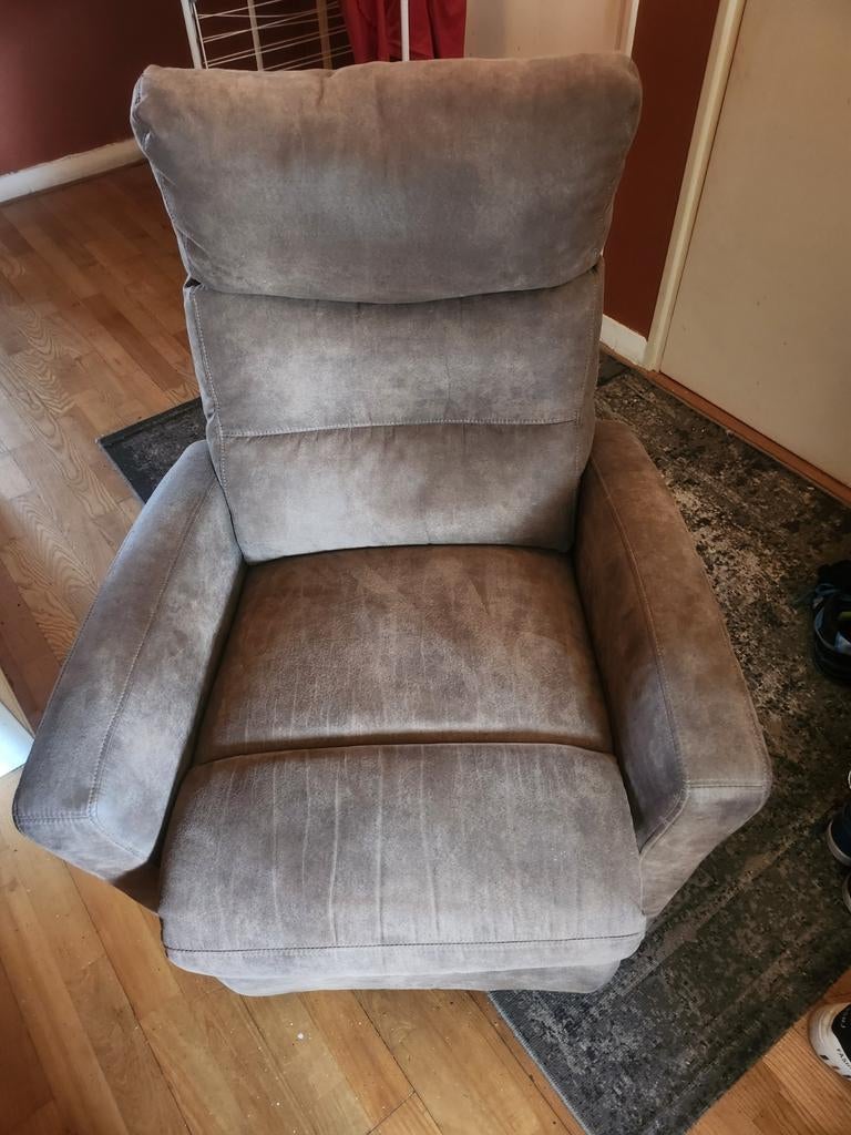 Grijze fauteuil met relaxfunctie, Ophalen