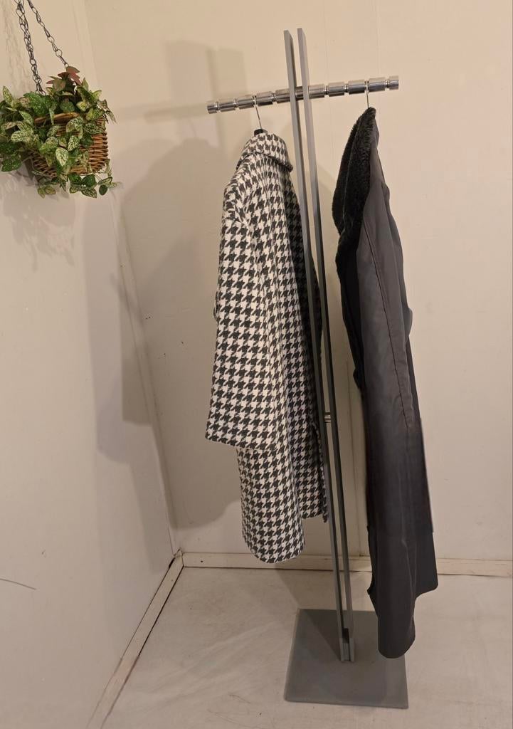 Cascando kapstok Cascando standfree coat rack Onno de Knegt, Huis en Inrichting, Woonaccessoires | Kapstokken, Gebruikt, Nvt, Metaal