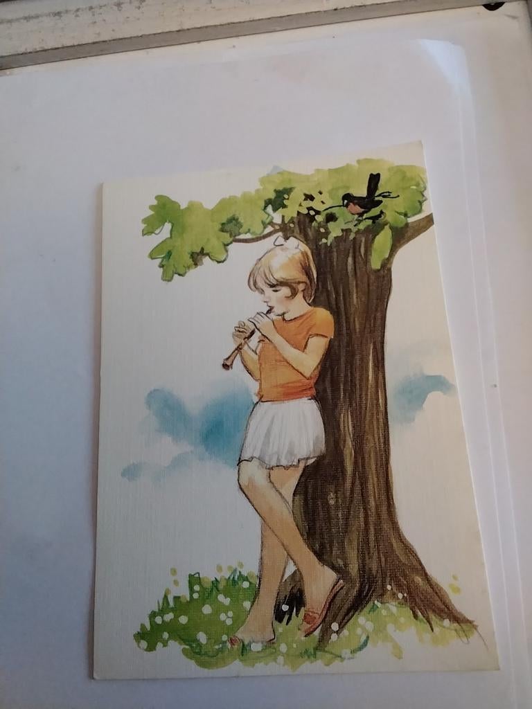 MEISJE SPEELT OP BLOKFLUIT. BIJ VOGELTJE IN BOOM, Ophalen of Verzenden, Voor 1920