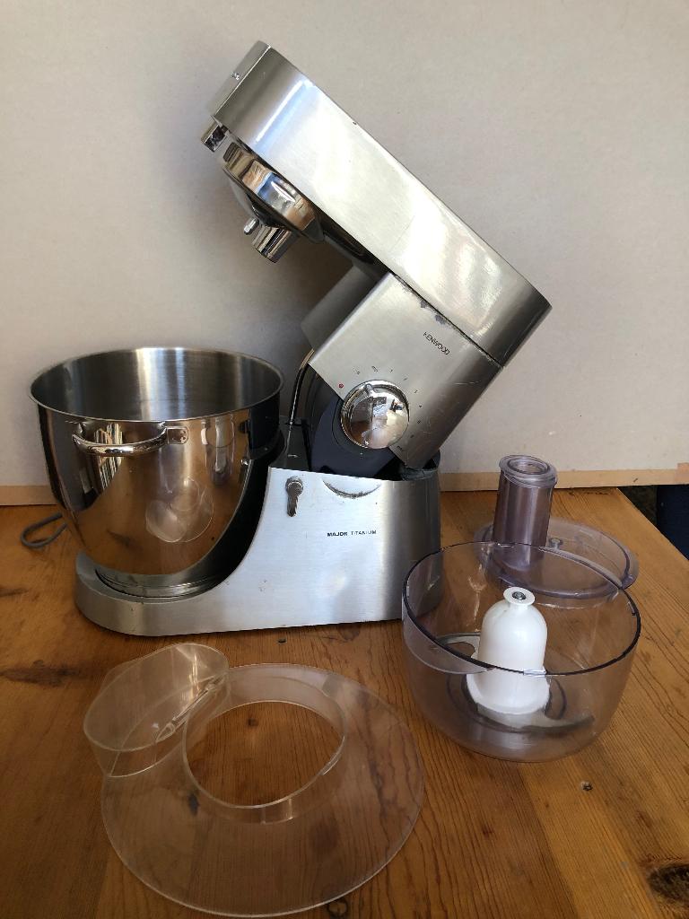 keukenmachine Kenwood major titanium, 4 liter of meer, Ophalen, Gebruikt, 3 snelheden of meer