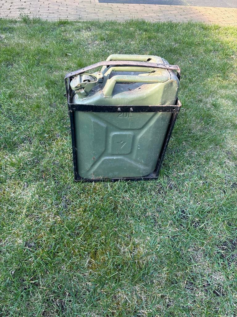 Jerrycan en houder, Ophalen, Gebruikt, Universele onderdelen