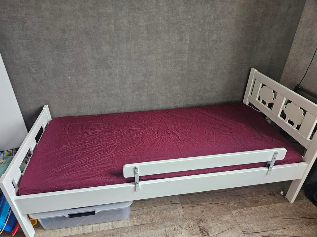 IKEA peuterbed met schaapjes, matras en beddengoed, Gebruikt, 70 tot 85 cm, 140 tot 160 cm, Ophalen