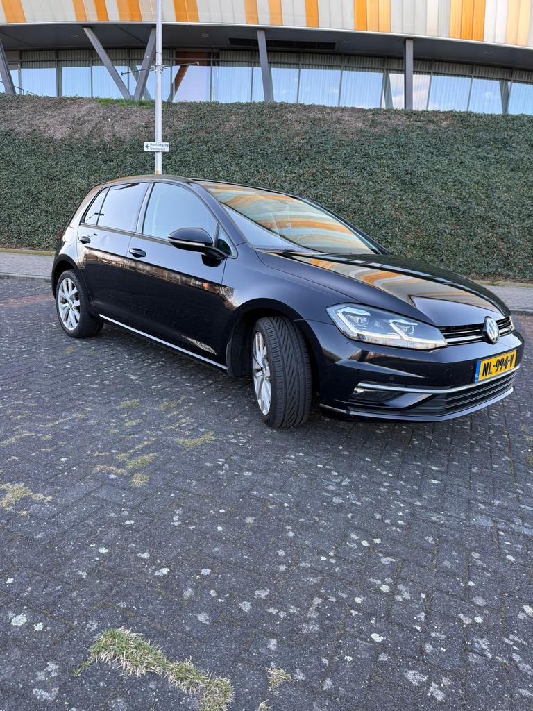 Volkswagen Golf 1.0 TSI 110pk 7-DSG 5D 2017 Zwart, 620 kg, Zwart, Origineel Nederlands, 3 cilinders