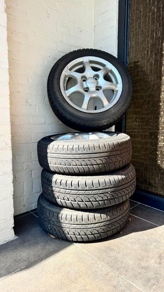 winterbanden set met licht metalen velgen voor Toyota Aygo, Auto-onderdelen, Banden en Velgen, Ophalen, 14 inch, Gebruikt, 155 mm