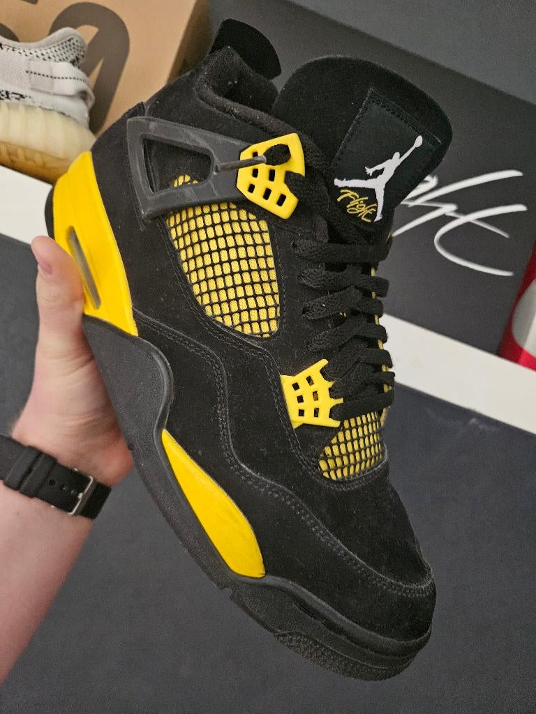 Jordan 4 thunder Retro (2023), Zwart, Ophalen of Verzenden, Jordan, Sneakers of Gympen