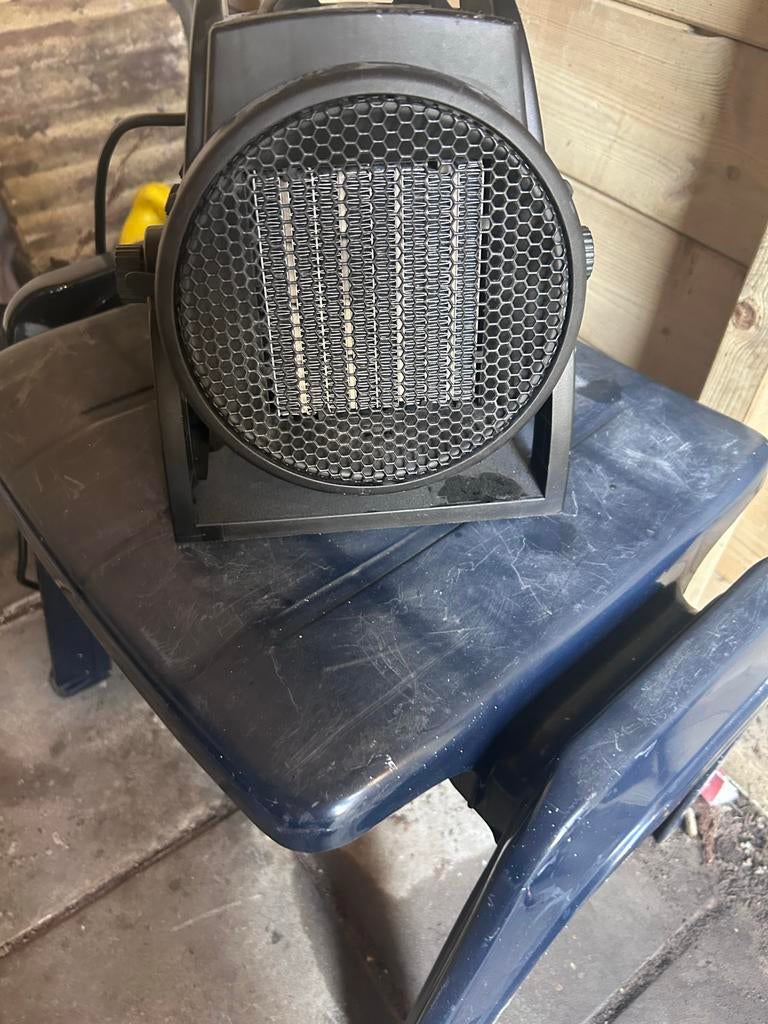 Ferm 2kW elektrische kachel voor schuur of werkplaats, Huis en Inrichting, Kachels, Ophalen, Gebruikt, Overige soorten, Elektrisch
